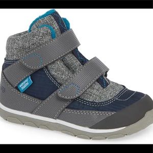 NWOT SEE KAI RUN Size 4 Atlas Waterproof Boots